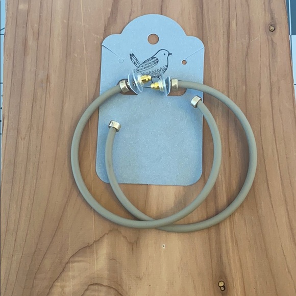 Grey hoop earrings - Picture 1 of 3